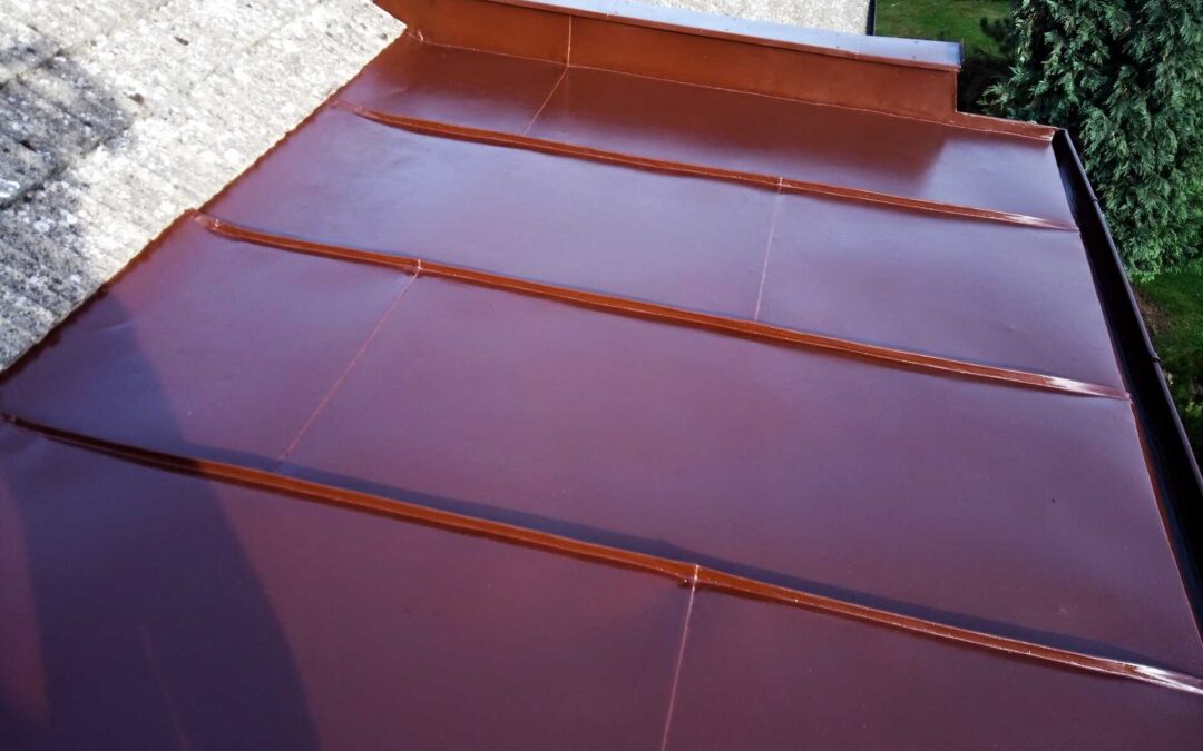 Renovace – nátěr plechové střechy na RD, včetně atiky, žlabů a svodů