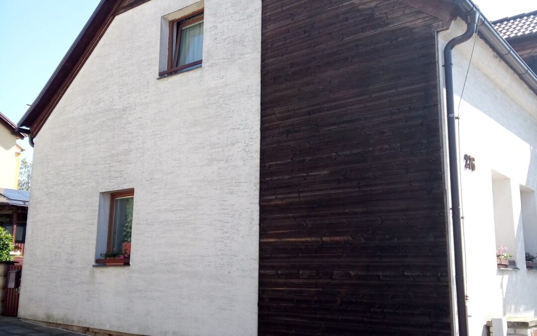 Obroušení a nátěry palubkových obkladů na RD