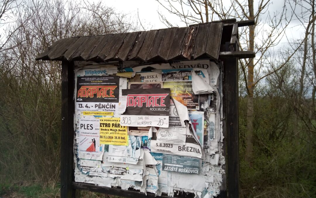Rekonstrukce plakátovací plochy v místě Veselice, obec Loukov