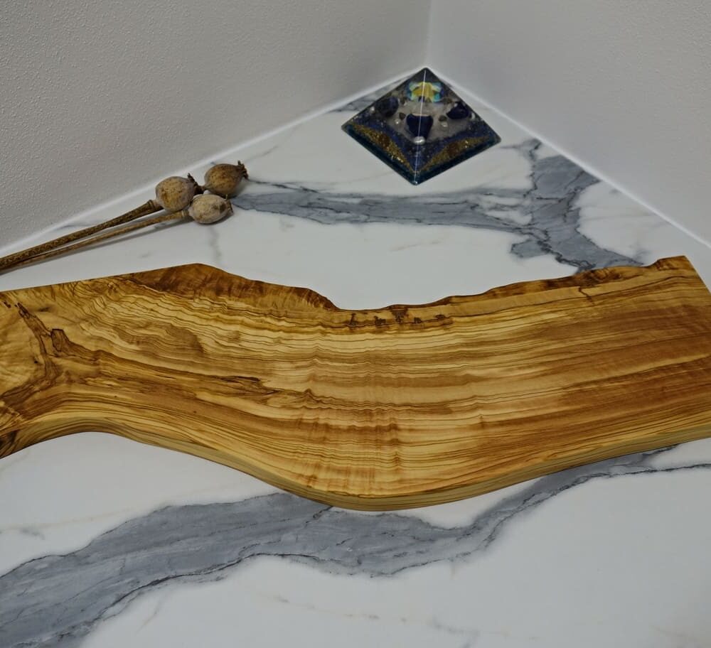 Olivové prkénko nepravidelné 600 x 170-140 x 21 mm