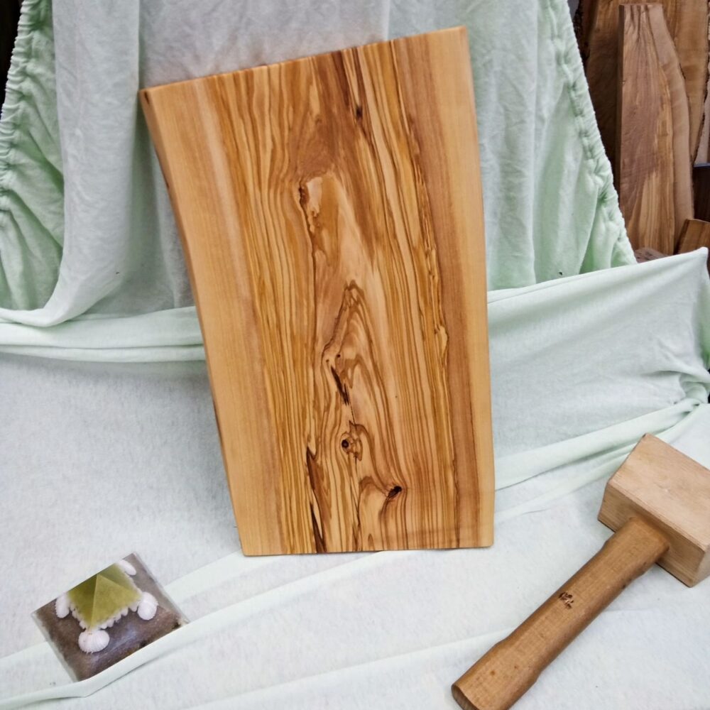 Olivové prkénko nepravidelné