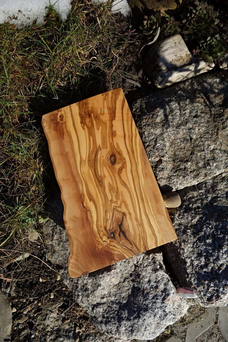 Olivové prkénko s přírodní hranou - Obrázek 3
