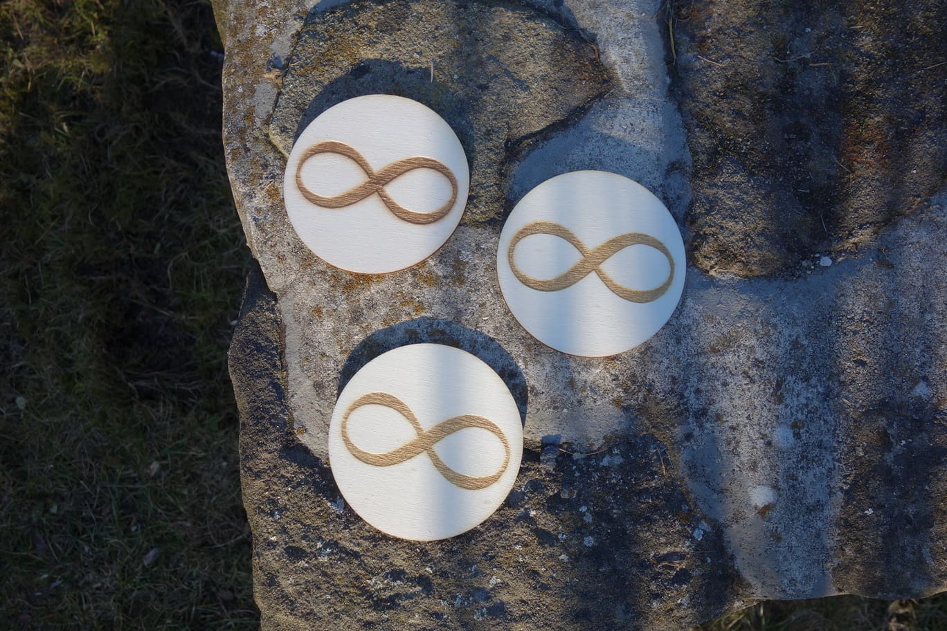 Nekonečno pr. 8 cm, světlý motiv