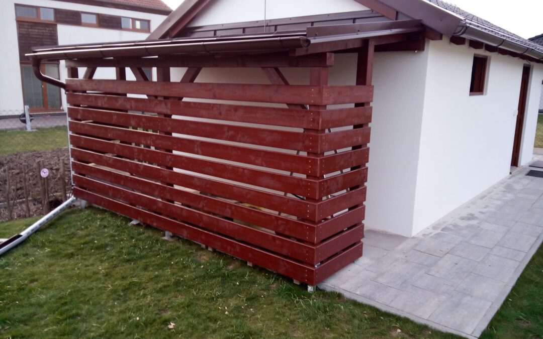 Výstavba dřevníku na zakázku a přání zákazníka. Kotvení na zemní vruty, výroba z KVH hranolů, tesařské spoje, včetně nátěrů, ..