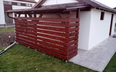Výstavba dřevníku na zakázku a přání zákazníka. Kotvení na zemní vruty, výroba z KVH hranolů, tesařské spoje, včetně nátěrů, ..